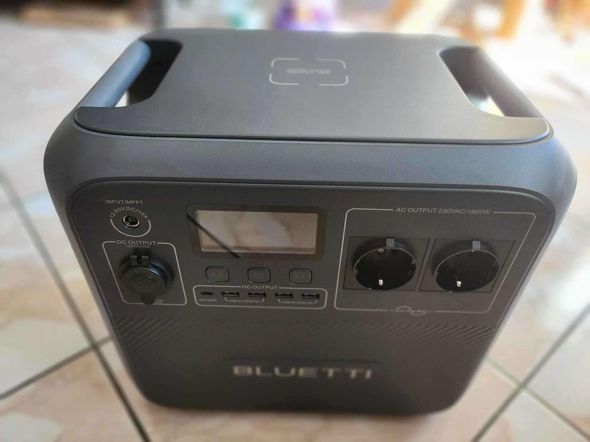 Test Bluetti AC180 : une station d'énergie portable pour ne jamais manquer  d'électricité