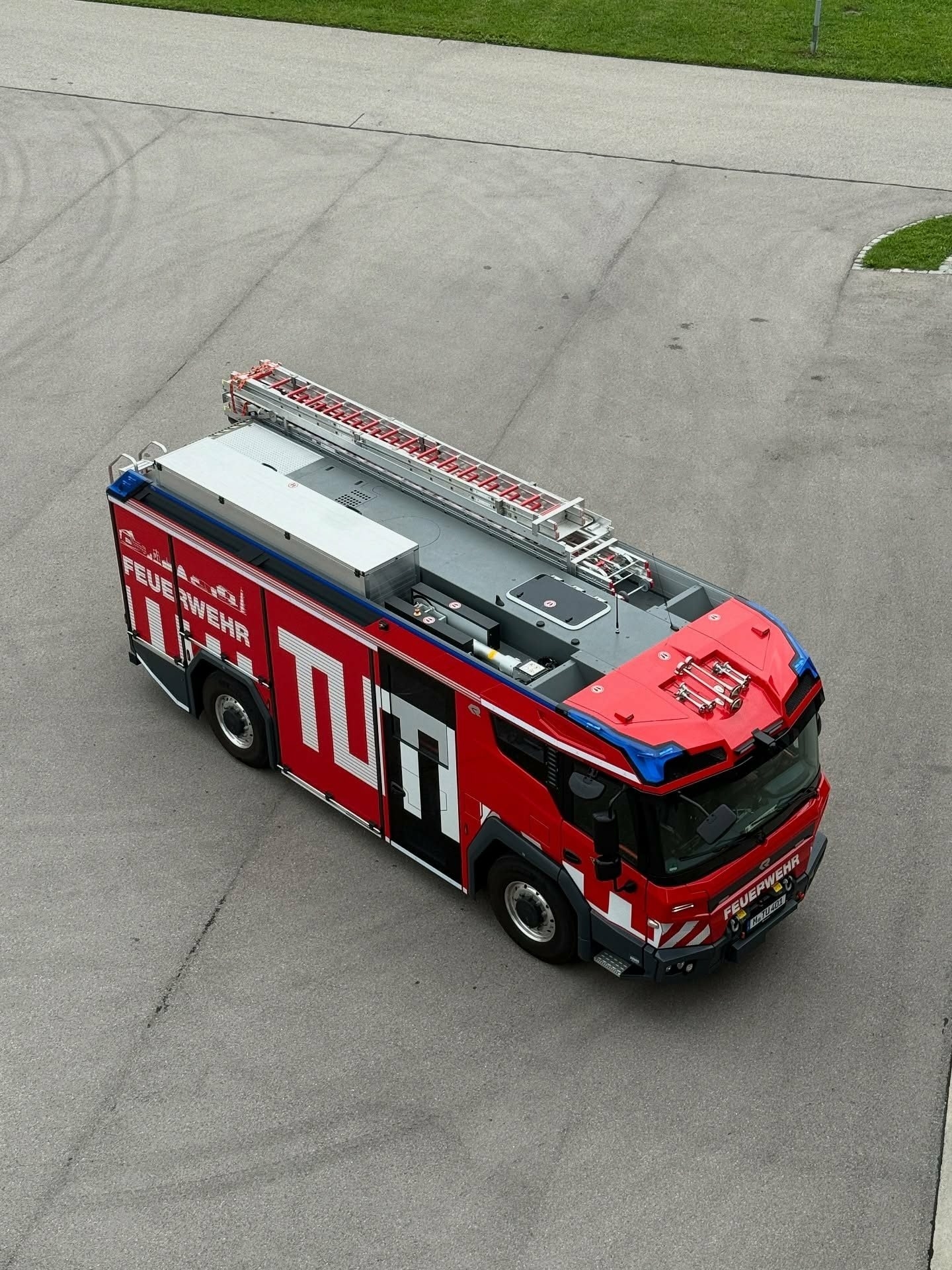 Camion pompier electrique 02