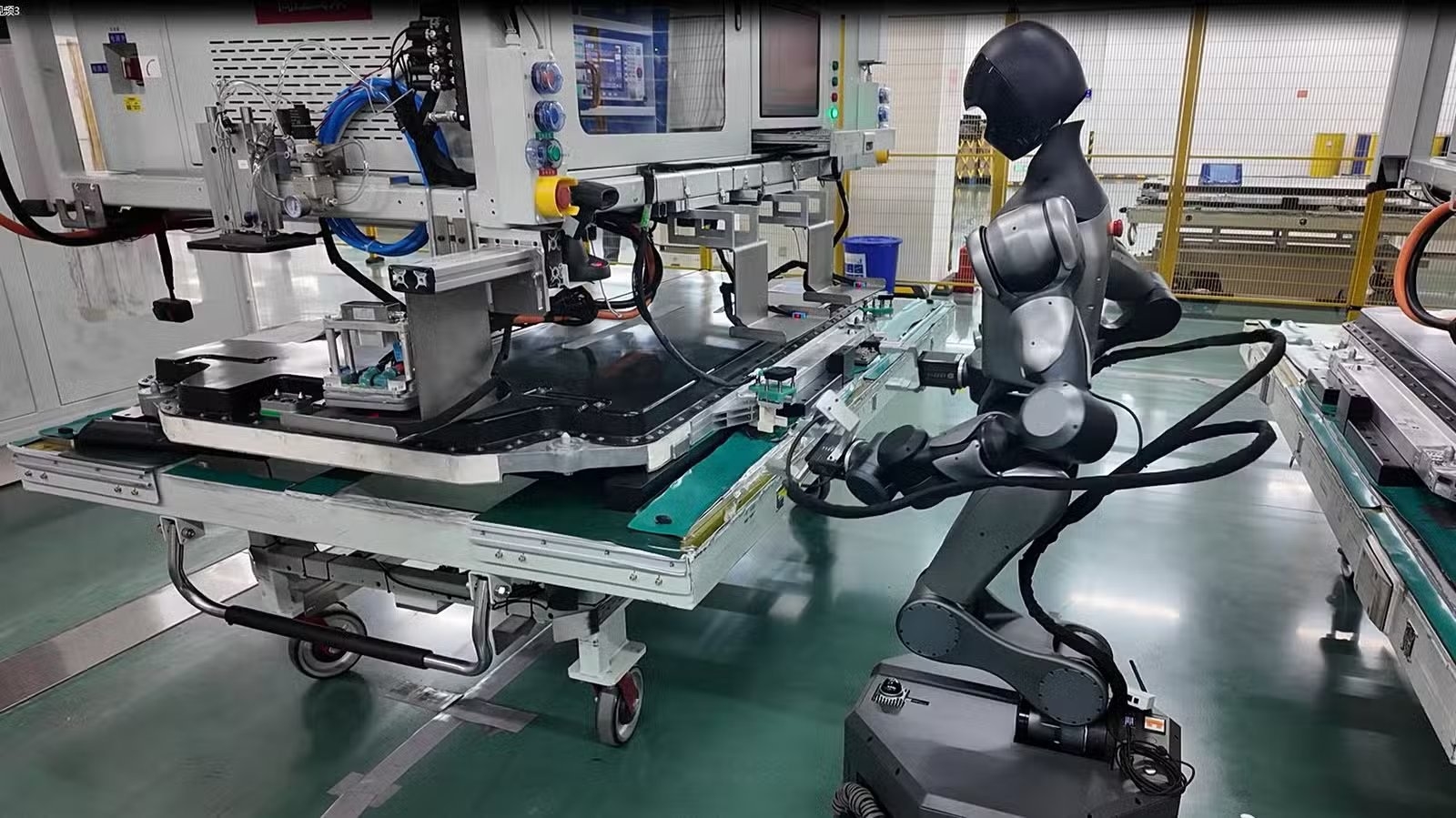 CATL robot humanoide Xiaomo production batterie