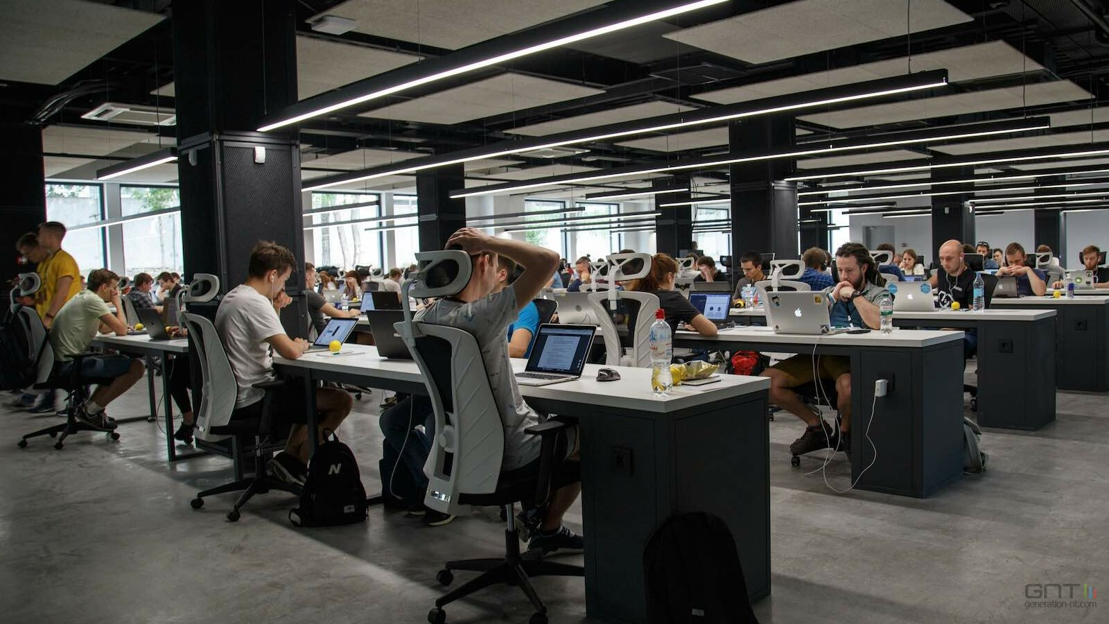 Un réseau de centres d'appels frauduleux démantelé en Ukraine après un préjudice de 10 millions d'euros