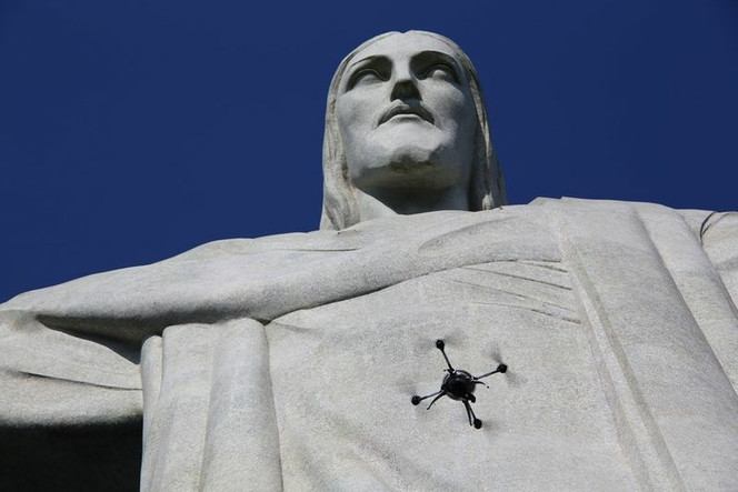 Christ redempteur drones