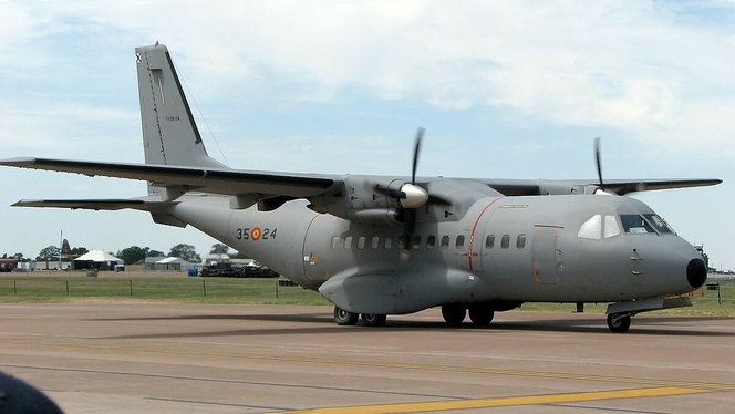 CN-235