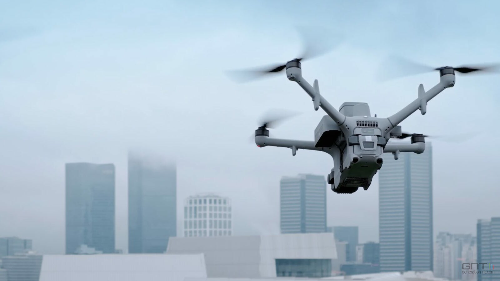 DJI présente le Dock 4 : 25 secondes chrono pour changer de batterie et repartir en mission