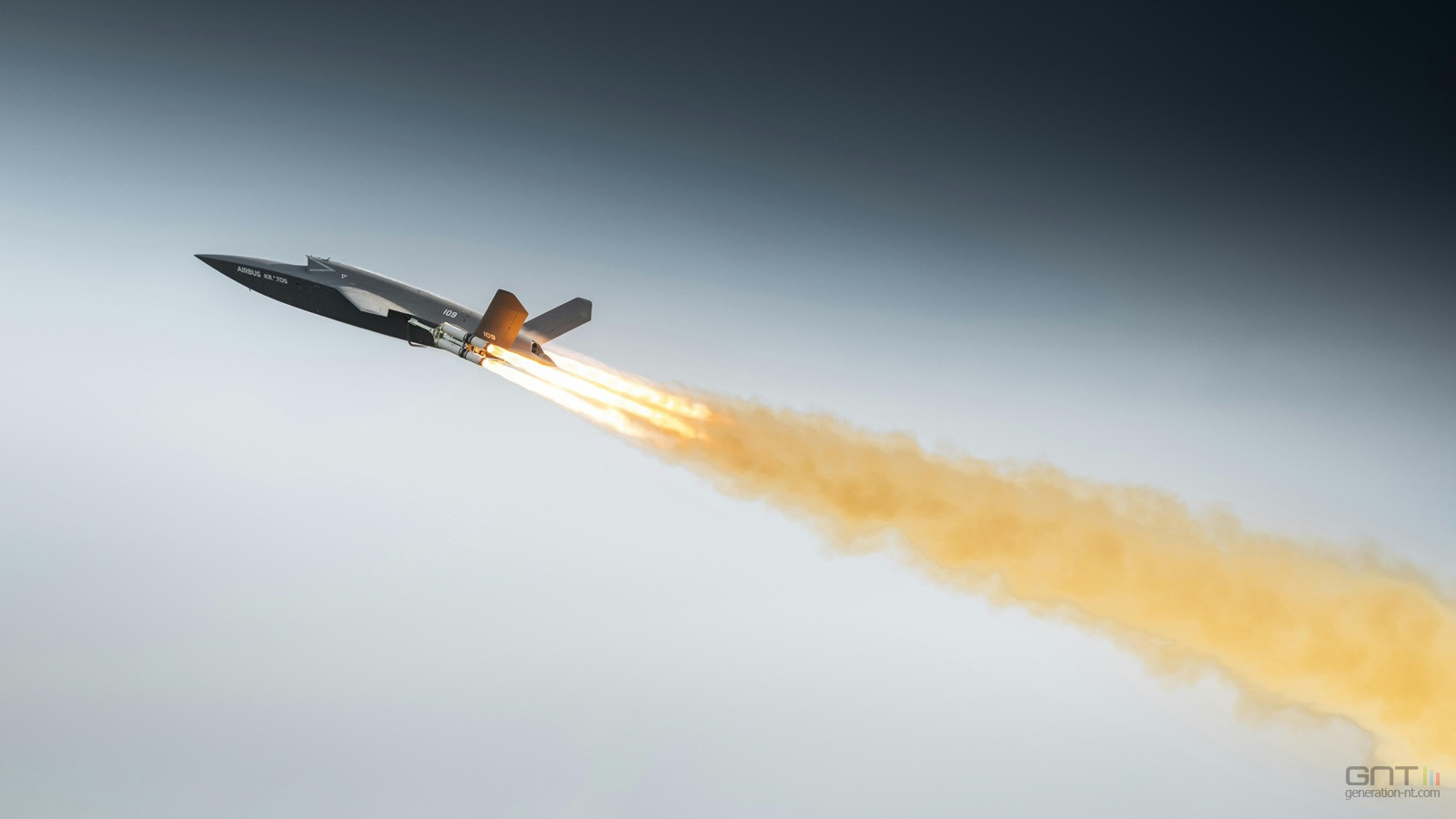 Le drone de combat collaboratif Valkyrie d'Airbus réussit son premier vol en Europe