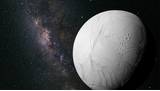 La glace dans l'univers, pas si amorphe qu'on le pensait ?