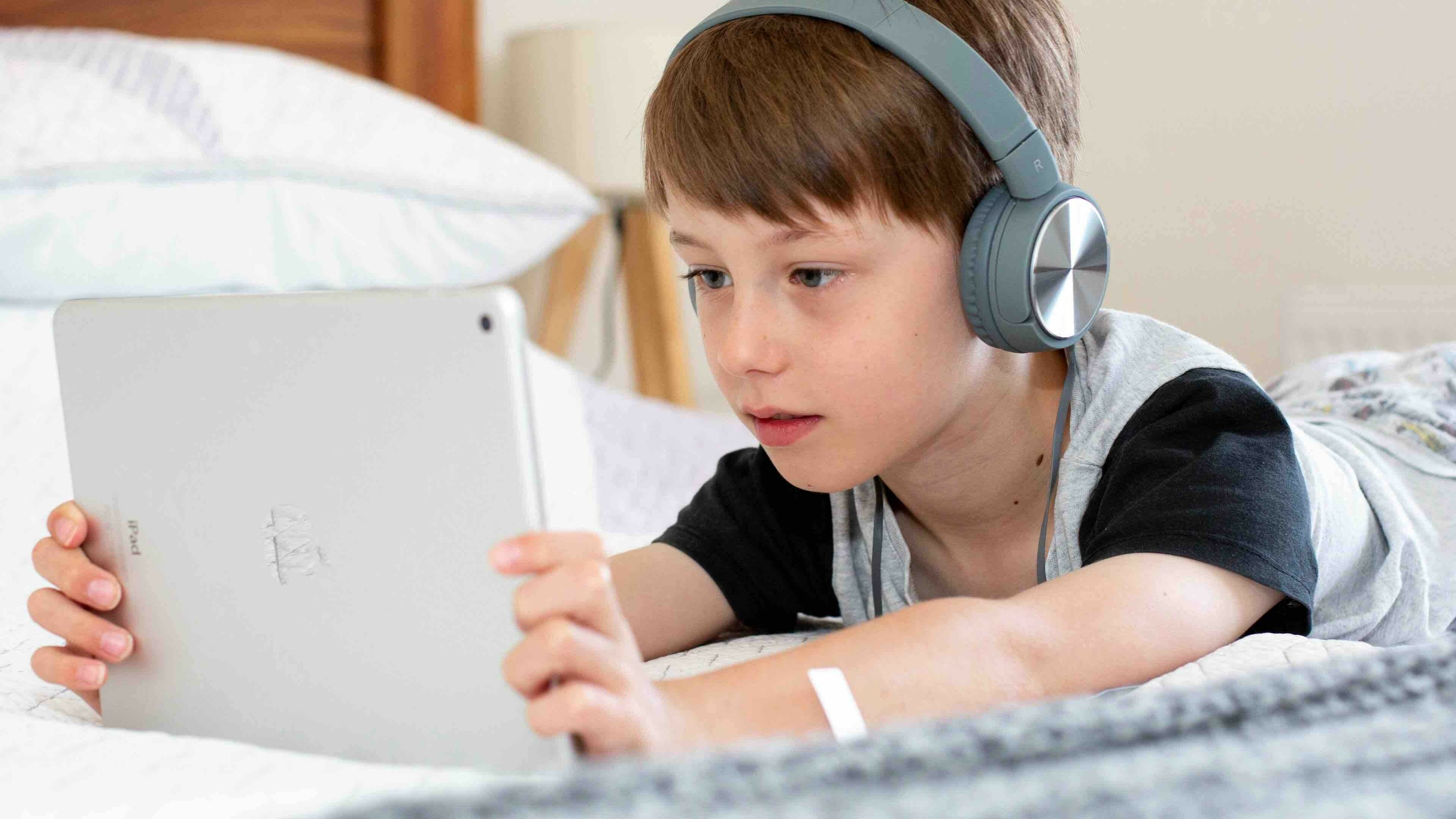 enfant tablette.
