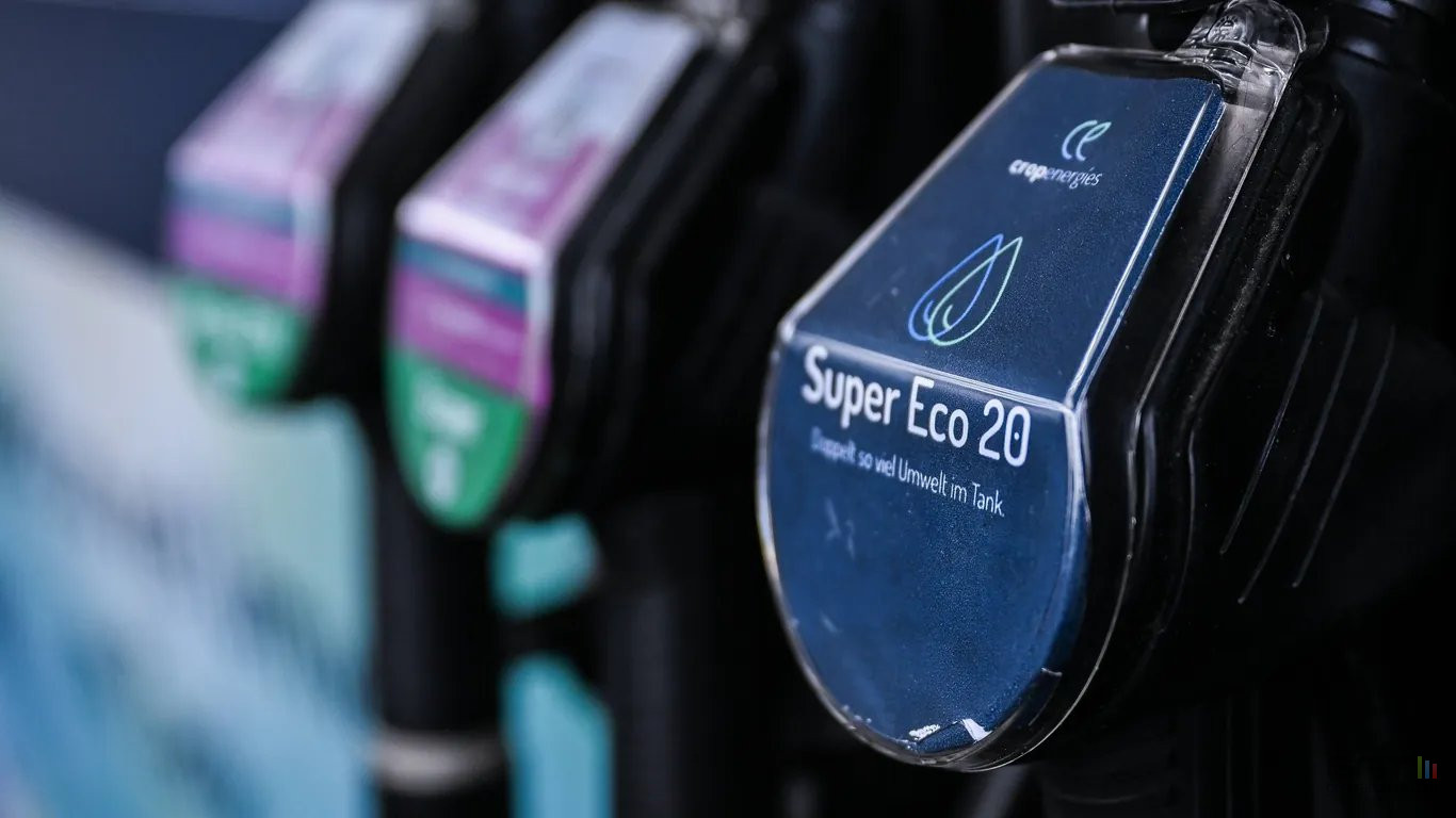 La Commission Européenne veut surtaxer l'essence pour favoriser les voitures électriques