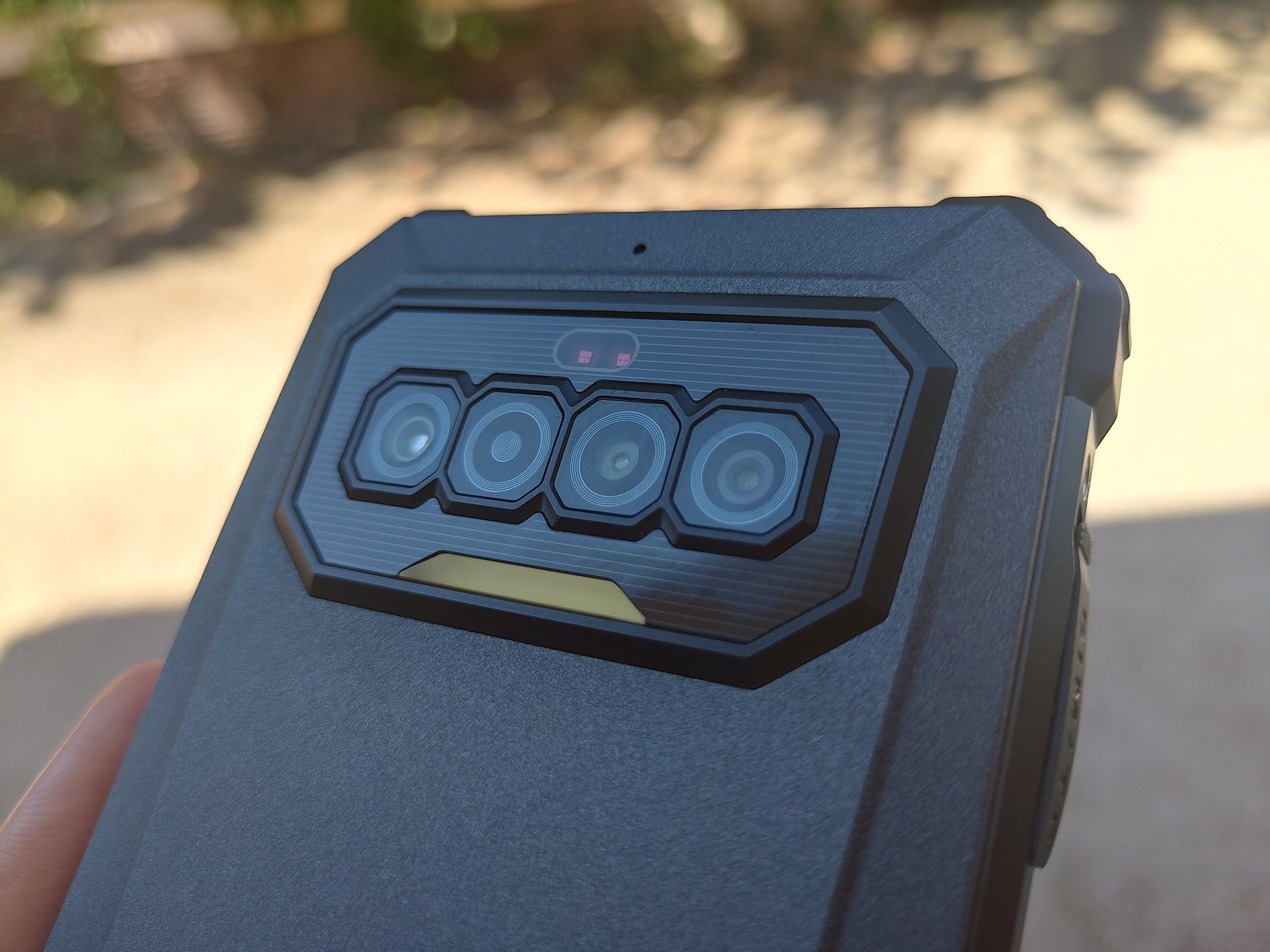 Test du R2022 de iiiF150 : le smartphone renforcé très endurant qui voit dans le noir