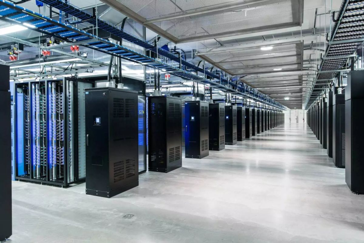 Facebook-data-center