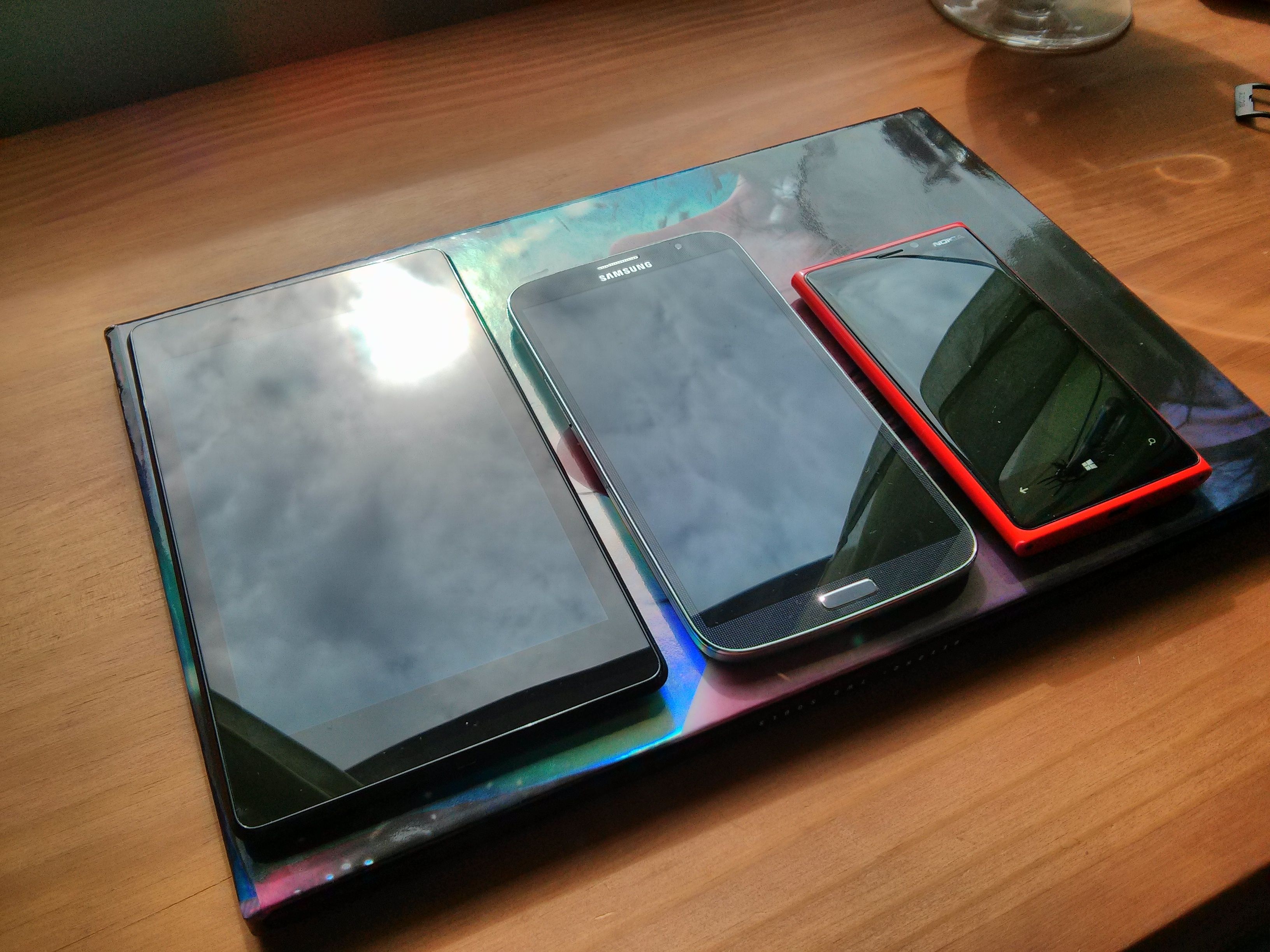 Galaxy_Mega_vs_Lumia_920_et_Nexus_7_2013