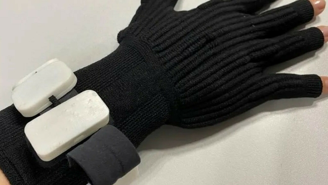 Des gants IA : la fin du silence pour les sourdaveugles ?