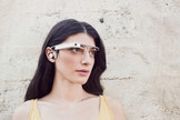 Google Glass 2 : premières images, avec l'oreillette