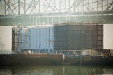 La mystérieuse barge de Google quitte Treasure Island pour Stockton