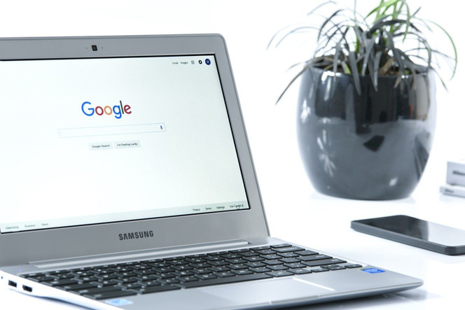 google-moteur-recherche-page-accueil-laptop