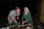 grand mère dj musique (Small)