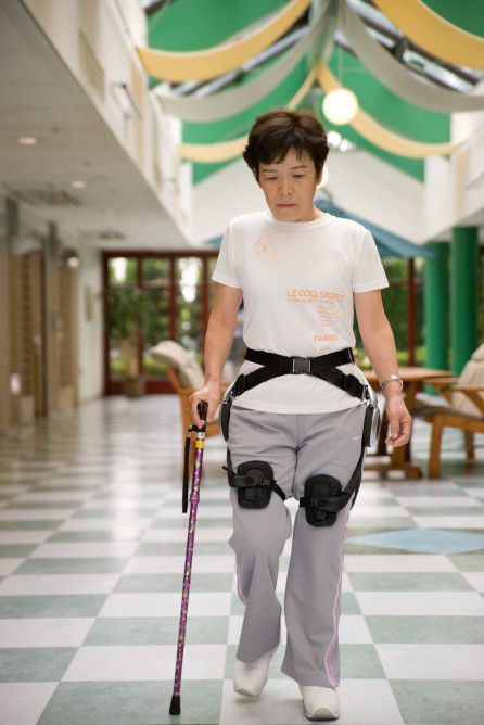 honda_walking_assist_exoskeleton-35