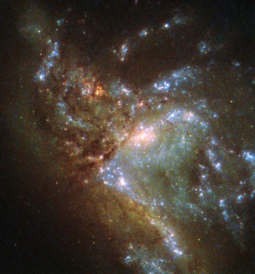 Hubble-NGC-6052