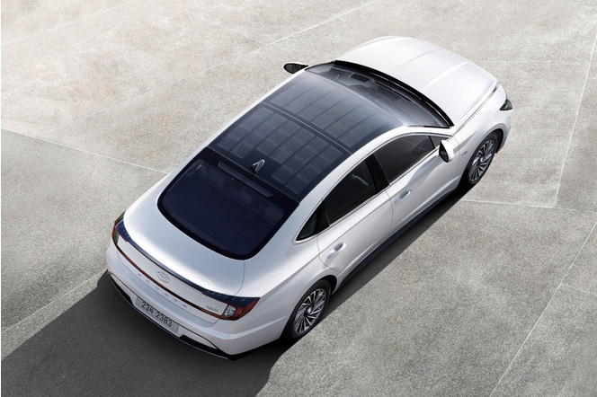 Hyundai lance sa premiÃ¨re voiture avec toit solaire