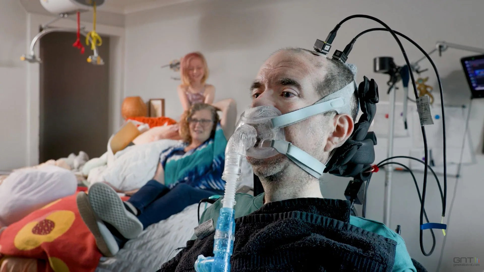 Un implant cérébral lui rend la parole et un travail à plein temps
