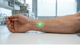Un implant lumineux pour signaler vos maladies : la médecine de demain !