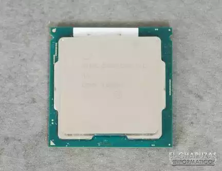 Intel-Core-i7-9700K-01-740x571
