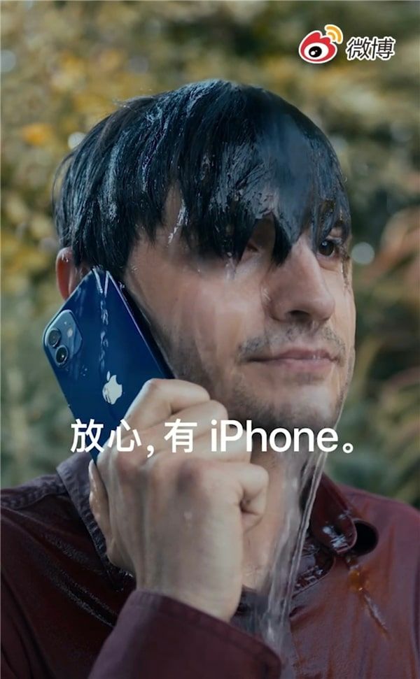 iPhone 12 : le spot publicitaire qui vante l'étanchéité du smartphone fait polémique