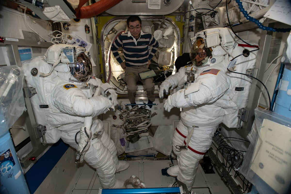 iss-preparation-premiere-sortie-extravehiculaire-2026