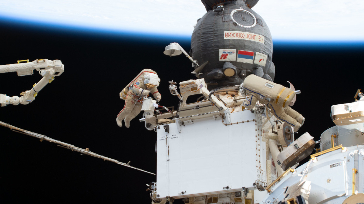 iss-sortie-extravehiculaire-russe-novembre-2022