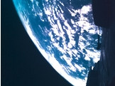Les satellites en bois sauveront-ils la Terre de la pollution spatiale ?