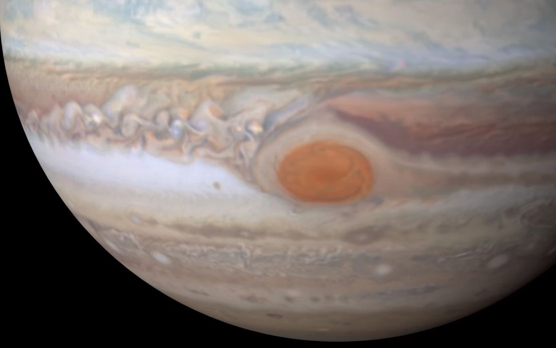 На какой планете самый большой атмосферный вихрь. Юпитер Планета красное пятно. Юпитер снимки НАСА. Красное пятно Юпитера НАСА. Ураган на Юпитере.