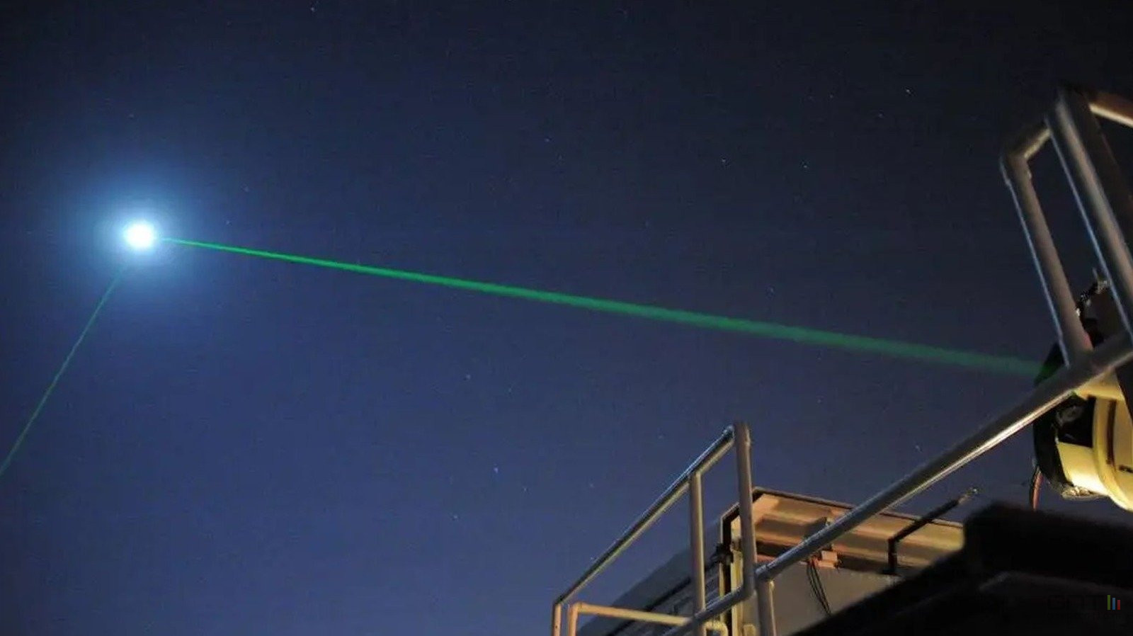 Combien de temps faut-il vraiment à un rayon laser pour atteindre la Lune ?