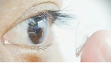 Voir de nuit et même les yeux fermés, c'est possible avec ces lentilles de contact