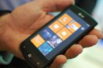 LG Optimus 7 02