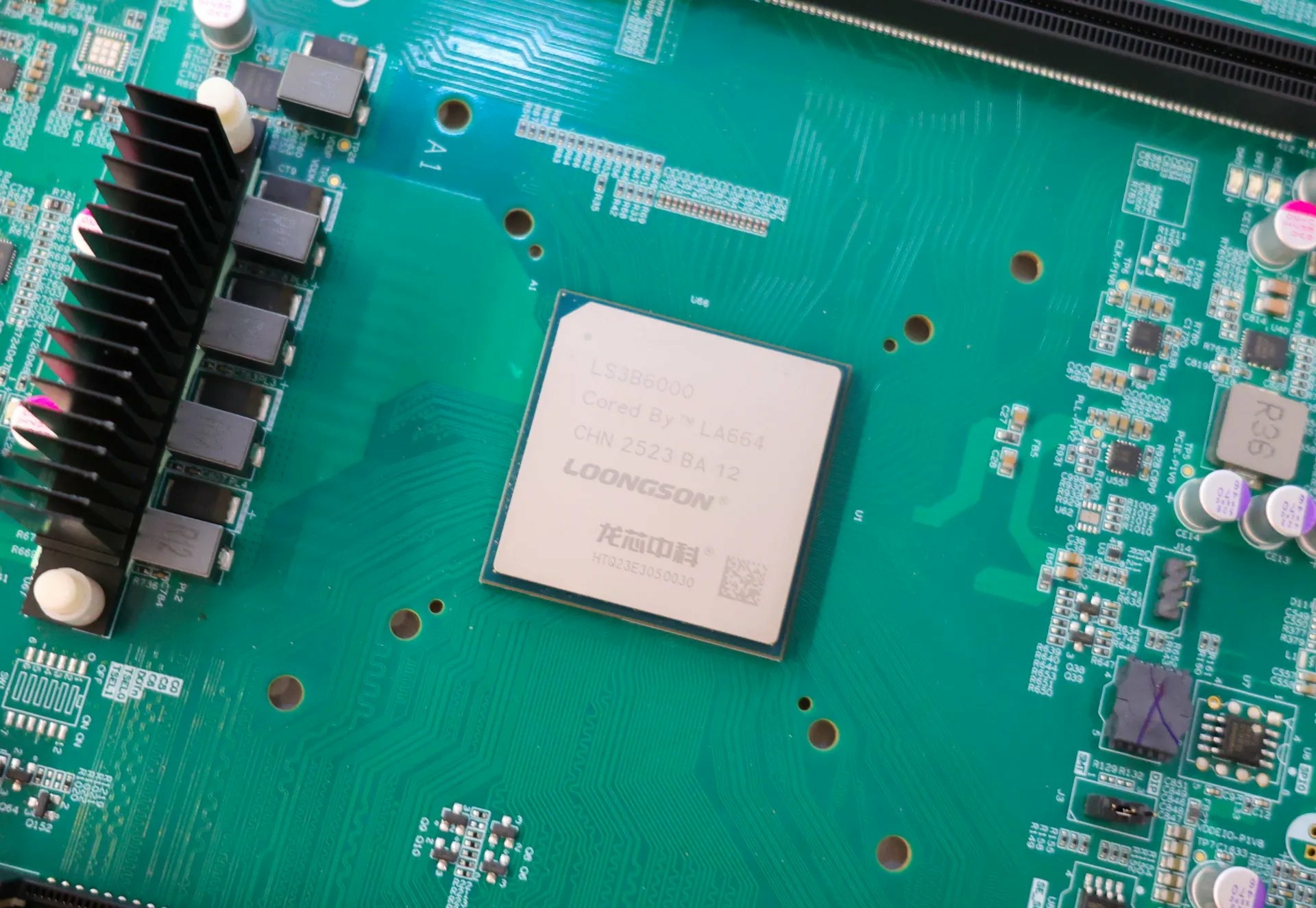 Loongson 3B6000_01