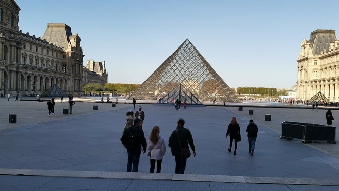 Louvre 01