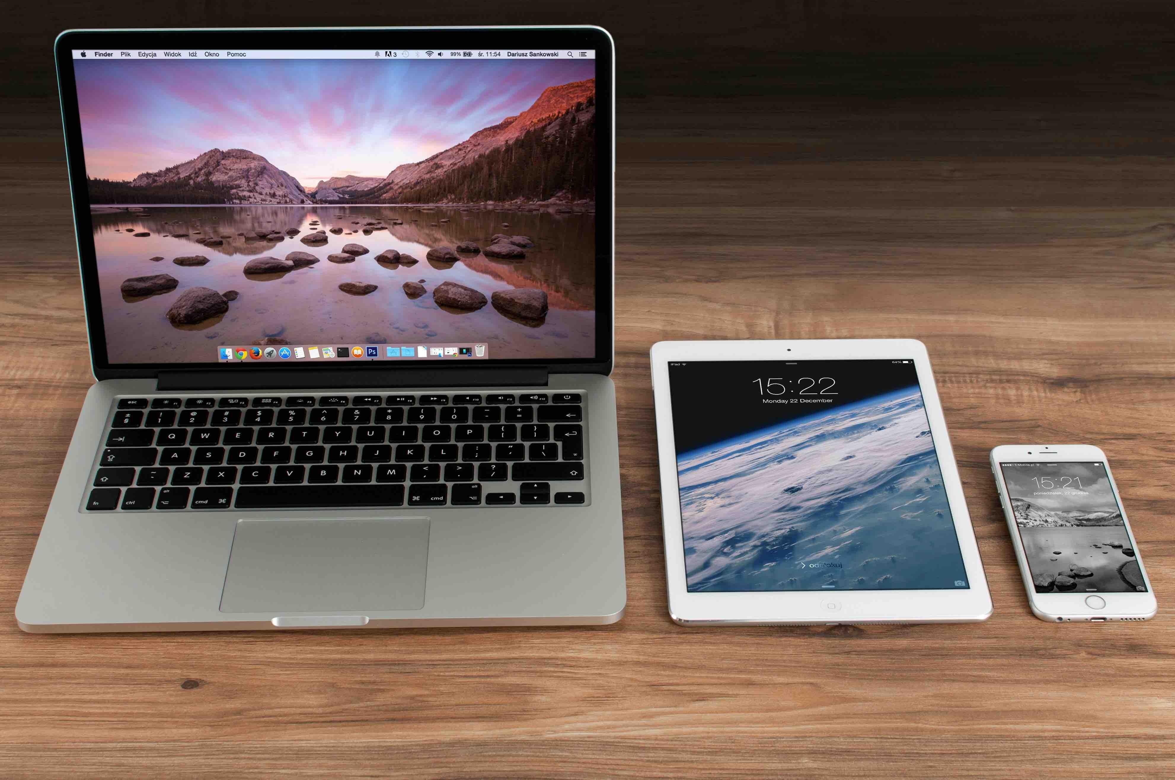 MacBook iPad iPhone.