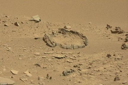 [SURNATUREL] OVNIRAMA, Le topic officiel des extraterrestres - Page 21 Mars-cercle-roche_01B0000001648264