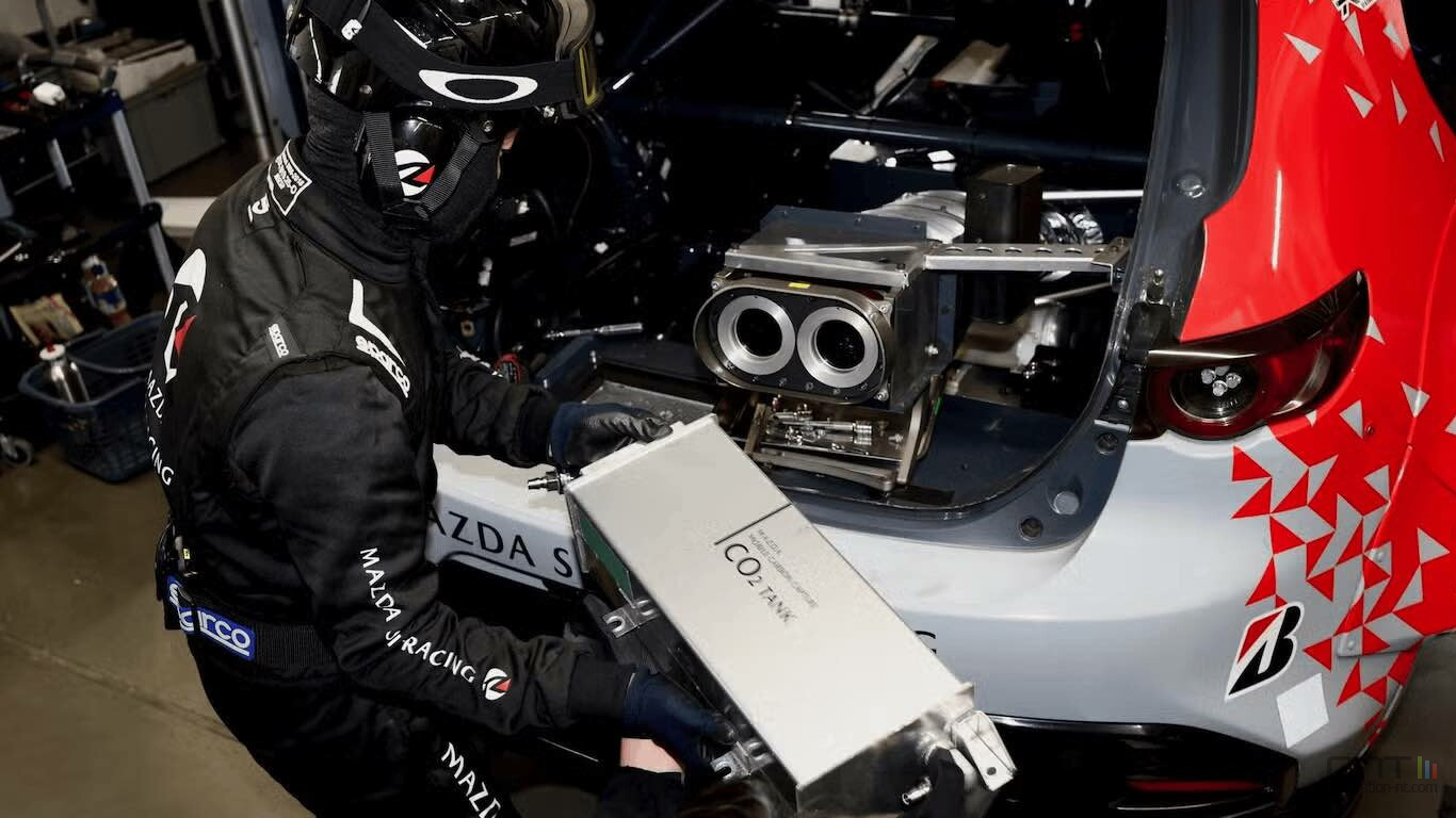 Capturer le CO2 à l'échappement : le pari technologique fou de Mazda