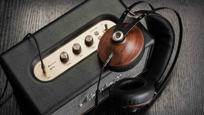 Meze Audio 99 Classics.