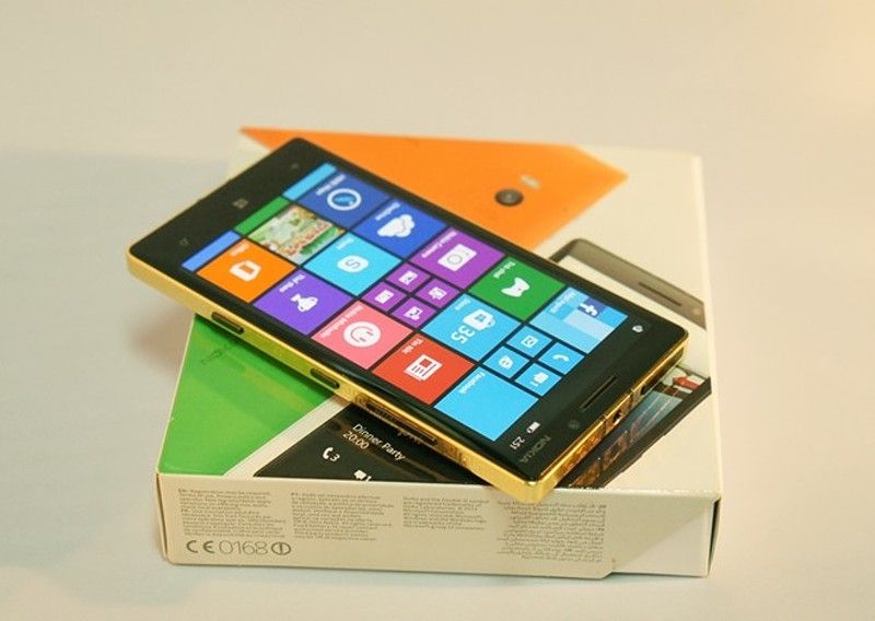 Microsoft Lumia 930 gold 1