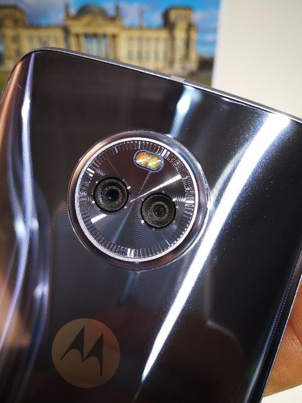 Moto X4 02