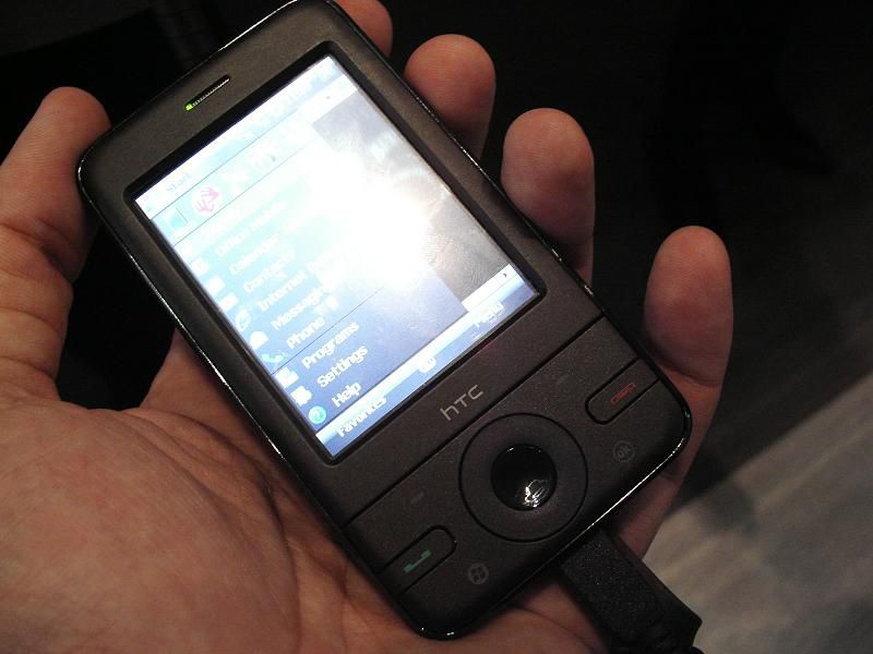 MWC 2008 HTC P3470 03