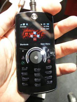 MWC 2008 Motorola Rokr E8 01