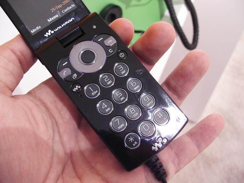 MWC 2008 Sony Ericsson W980 03