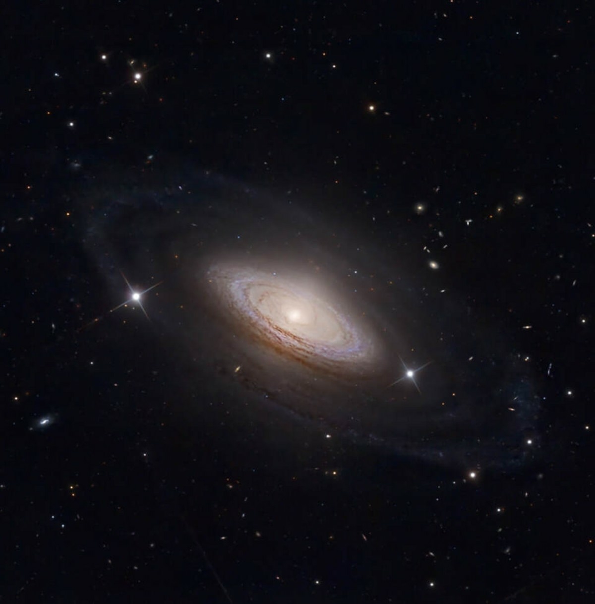 NGC 4698 01