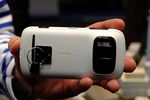 Nokia 808 PureView 01