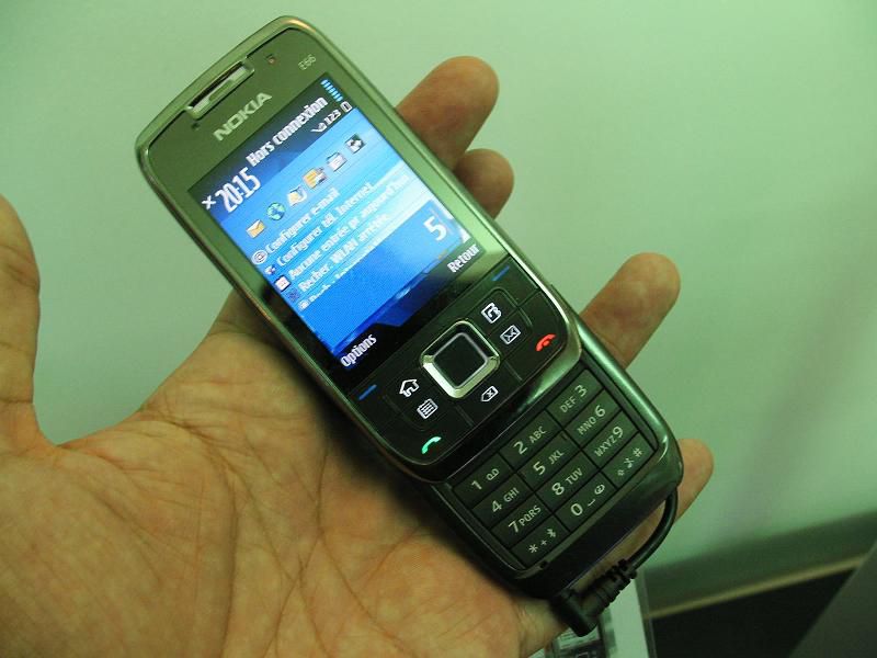 Nokia E66 02