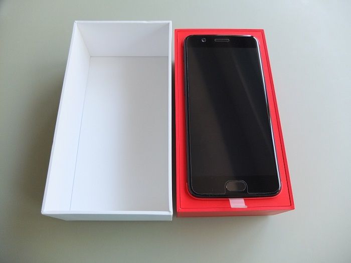 OnePlus 5 package 02