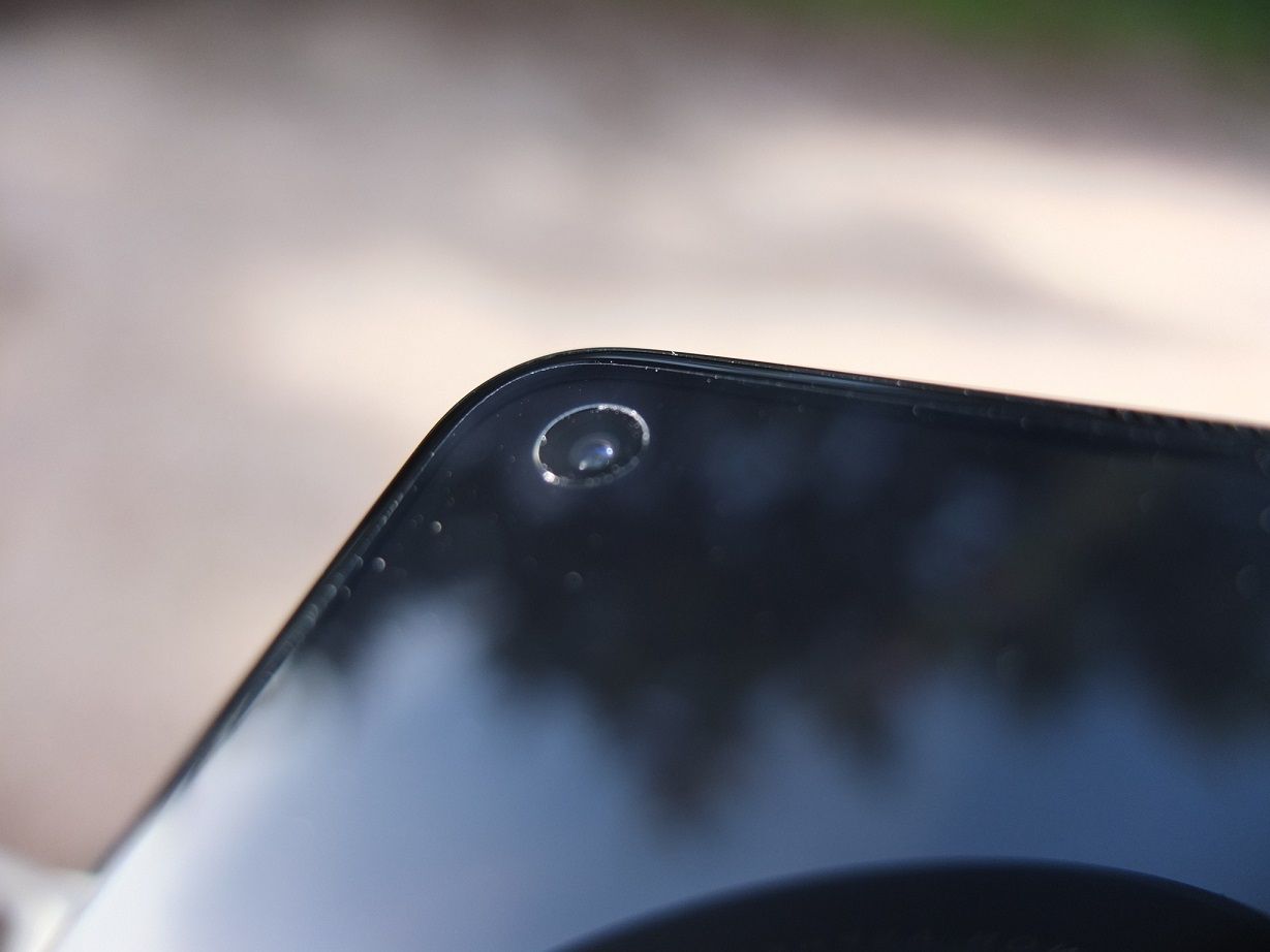 OnePlus veut faire disparaitre encoches et poinÃ§ons de ses smartphones avec une astuce Ã©tonnante