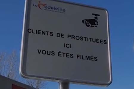 panneaux surveillance prostitution